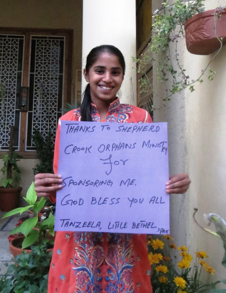 Tanzeela holding a thank-you sign